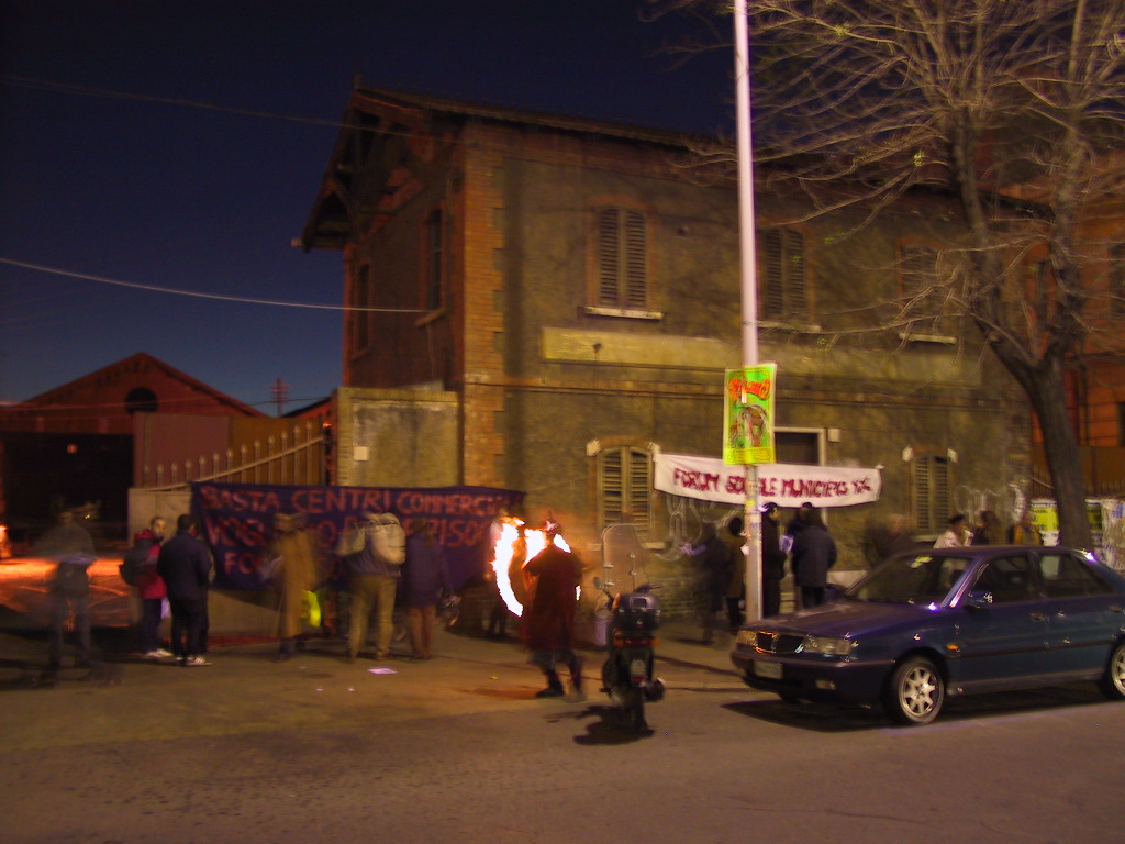 manifestazione davanti all'ex deposito STEFER