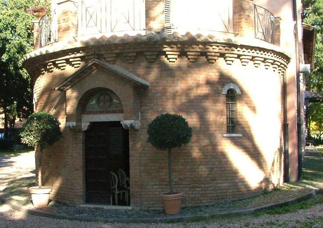 L'ingresso della cappella padronale